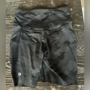 Lululemon Camo Biker Shorts - Size 4